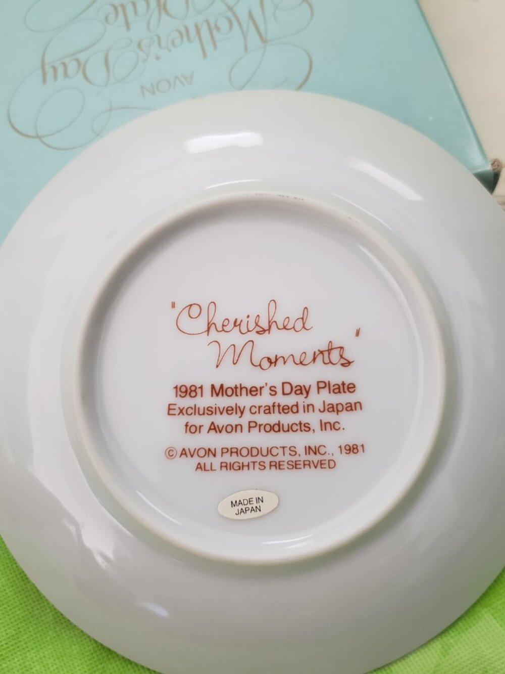 Vintage Avon Mother's Day Plate 1981 Cherished Moments With Box - Picture 3 of 5